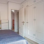 Beautiful 3-Bed House With Communal Pool