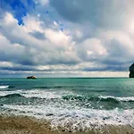 Junto Al Mar