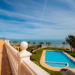Lovely Apartment Beach Front & Pool