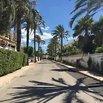 Casa Con Jardin En Denia
