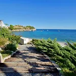 Apartment De Lux On Mascarat Beach