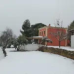 Casita Roja. Alojate En La Sierra De Mariola.