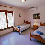 Finca Palacios - Comfortable Holiday Accommodation In Benissa