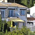 Rosalalinda - Cosy Semi-Detached Home With Sea Views And Large Terrace