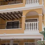 Comfortable Two Bedroom Apartment With Communal Pool, Aircon And Free Wifi