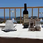 2 Bed Penthouse Apartment - Sea Views - Sleeps 4