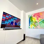 Central Modern Apartment 3 Bed 2 Bath