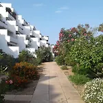 Beachfront Apt! Ac - Pool - Parking