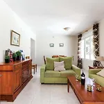3383 Villa Encina