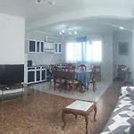 A Beautiful Spacious Two Bedroom Apartment Cb8Ev