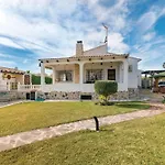 Stunning Home In El Campello With Wifi