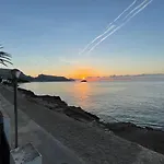 Una Planta En Villa Angelita Con Vista Al Mar Para Seis Personas Tres Dormitorios Dos Banos Terraza Cocina Piscina