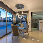 3061 Villa Dali