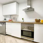 Modern 2 Bedroom Apartment Close To City Center