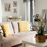 Modern 2 Bedroom Apartment Close To City Center