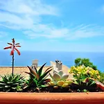 Casa De Diseno Con Piscina Y Preciosas Vistas Al Mar
