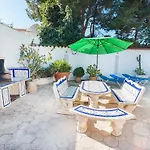 Villa Yvonne - Chill Out, Free Wifi, Close To Facilities