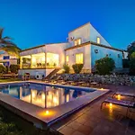 Villa Cabriel By Villa Plus