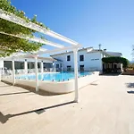 Magnificient Rural Home With Pool And Bbq