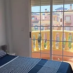 Appartement Climatise Deux Chambres Front De Mer Et Piscine