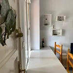 Уникальная Квартира На Берегу Моря С Бассейном