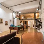 Very Cool Duplex Loft. Billard. Piano. Patio. Centric.