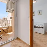 A Bright And Cozy Apartment Right Next To The Sea