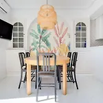 Flamenco Penthouse Sea View & Swimming Pool
