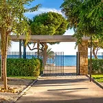 3 Bedroom Cozy Apartment In Villajoyosa