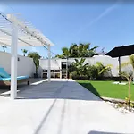Arenas House