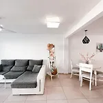 Costa Este Apartments