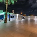 X Villa Uvarovita