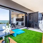 Sea View Stylish Apartment