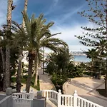 Moderno Y Bonito Apartamento En Primera Linea De Playa De Poniente