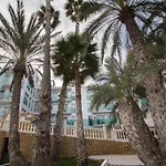 Moderno Y Bonito Apartamento En Primera Linea De Playa De Poniente