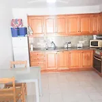 Lovely 1 Bed Apartment With Pool Near Amenities.