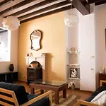Casco Antigueo Con Mucho Encanto Junto Al Castillo