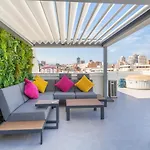 Old City Penthouse With Fantastic Views & Parking