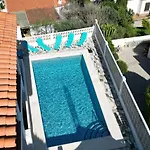 Villa Leonie, Private Pool, Jacuzzi, 8P