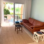 Idyllisches Ferienhaus Mit Gemeinschaftspool & Ruhiger Meerlage
