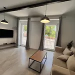 New! Cosy Two Bedroom Apartment By The Beach