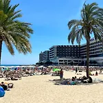 New! Cosy Two Bedroom Apartment By The Beach