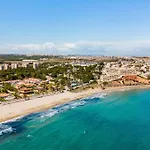 Entire Large Villa Next To Award-Winning Beach