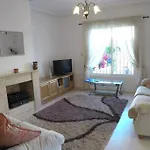 Beautifully Presented 5 Bedroom Villa With Wifi