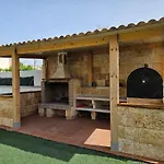 Agradable Villa Con Piscina Y Bbq.