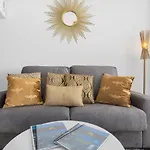 Reel Apartments- Walk To The Beach And Centre