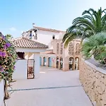 Soleado Apartamento Con Piscina Y Terraza Privada.