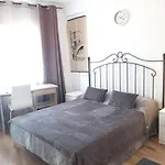 Dormitorio Acogedor En El Centro En Piso Compartido Con Bano Privado