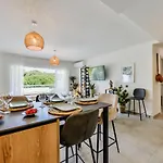 Luxury Apartment Seaside Bay