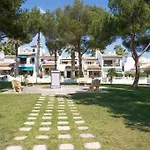 Ground Floor 2 Bed Apartment With Garden & Communal Pool